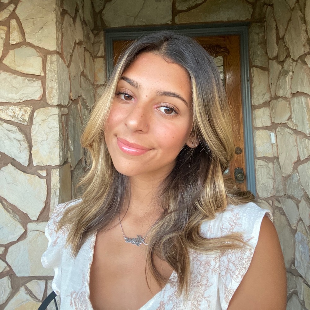 Meet your Posher, Alyssa